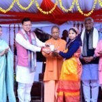 सीएम योगी आदित्यनाथ ने कहा कि मुख्यमंत्री धामी ने शिक्षा, स्वास्थ्य और बुनियादी ढांचे के क्षेत्र में प्रभावी कार्य कर उत्तराखंड को नई दिशा दी है