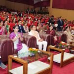 मुख्यमंत्री धामी ने कहा कि जीवन में ऊँचा पद या प्रतिष्ठा नहीं, बल्कि मजबूत चरित्र और स्पष्ट उद्देश्य ही व्यक्ति को महान बनाते हैं। यही मूल्य आज भी उनके हर निर्णय और कार्यशैली का आधार हैं