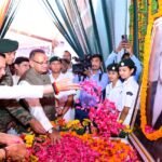 मुख्यमंत्री धामी ने कहा कि उनके पिताजी अपनी वर्दी को अत्यंत सम्मान और सलीके से रखते थे