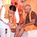 मुख्यमंत्री धामी ने निभाया सनातन का धर्म, शिवभक्तों के चरण पखारकर दिया सेवा का संदेश