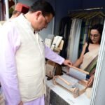 उत्तराखंड की लोककला को वैश्विक पहचान दिलाने में जुटे मुख्यमंत्री धामी, बुनकरों और शिल्पकारों के लिए बढ़ाए अवसर